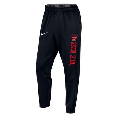 OLE MISS SCRIPT M THERMA TAPERED PANT BLACK